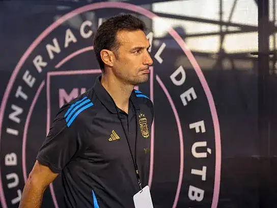 Scaloni piensa en el último amistoso antes del Mundial.