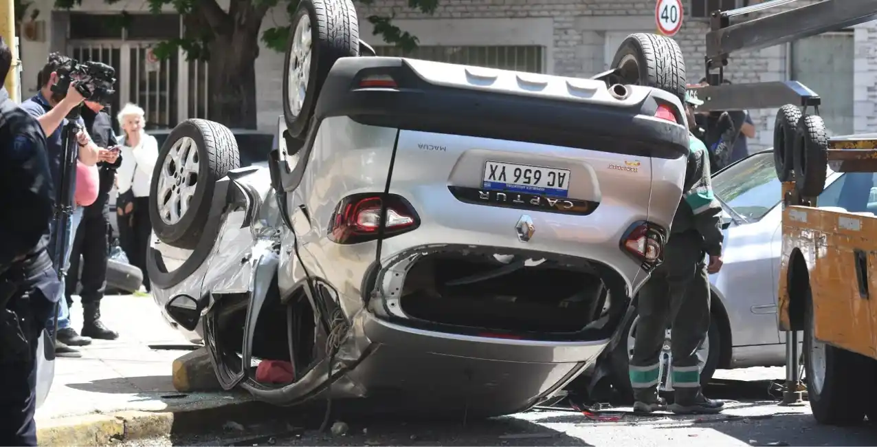 Santa Fe: fuerte choque con vuelco entre dos vehículos