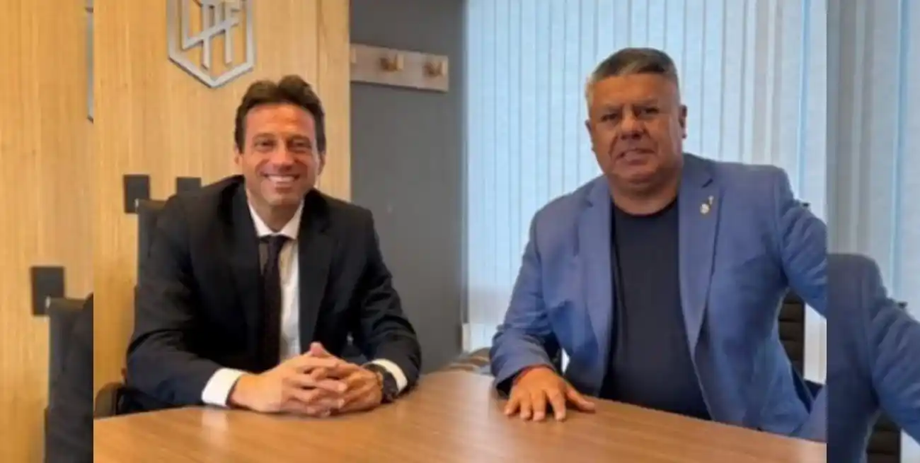 Claudio Tapia, presidente de AFA, encabezó la reunión con dirigentes del club.