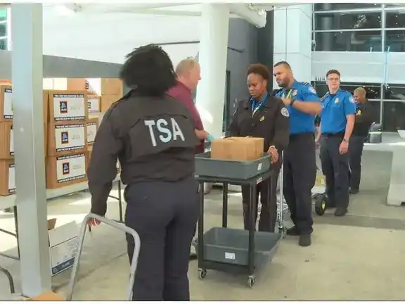 Tribunal Supremo permite que Trump suspenda temporalmente pagos de cupones de alimentos