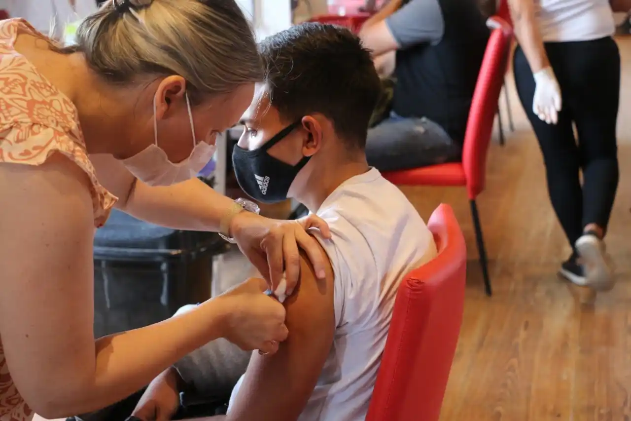 El 60% de los argentinos completó su esquema de vacunación contra el Covid