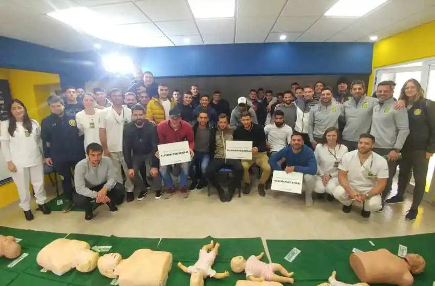 Emerger brindó curso de RCP al plantel de Rosario Central