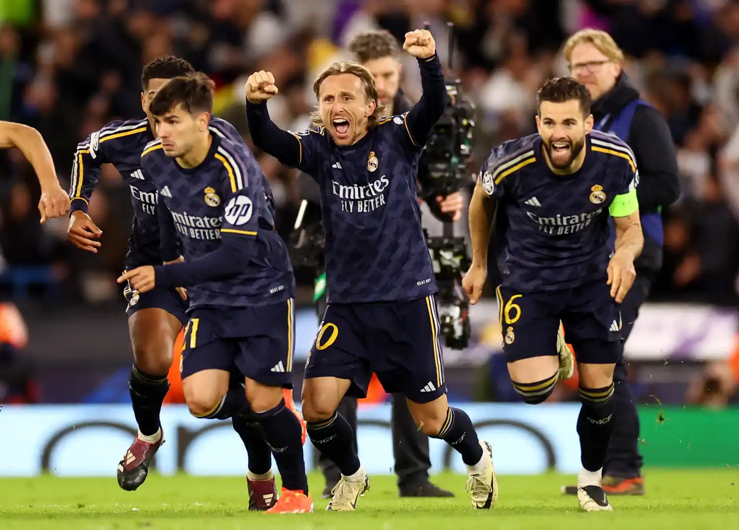 Brahim Díaz, Modric y Nacho inician el festejo final.