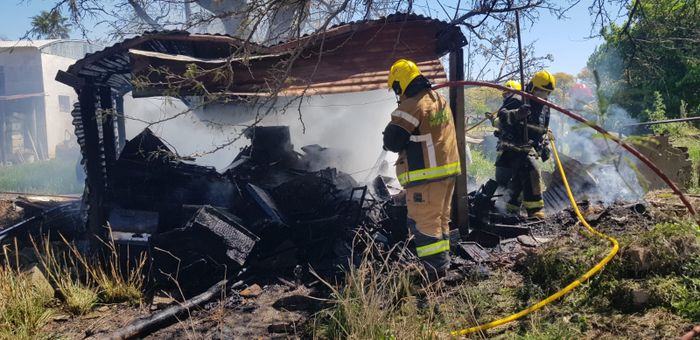 incendio en un galpón con colmenas morteros - 2