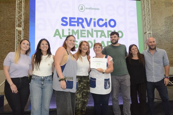 SAE: la Provincia entregó equipamiento para escuelas en Avellaneda y Guaminí