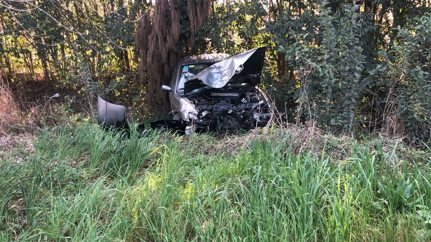 Accidente en la Curva de la Muerte: desvían el tránsito por Villa Jardín por derrame de combustible