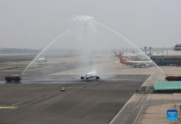 El C919, el avión chino que desafía al A320 y B737, realiza su primer vuelo comercial
