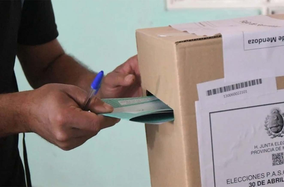 Récord de votantes en Santa Fe con más listas y urnas hasta en las cárceles