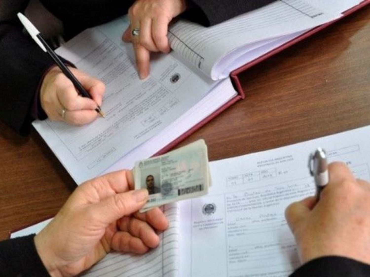 Por cada tres parejas que se casan, hay una unión convivencial
