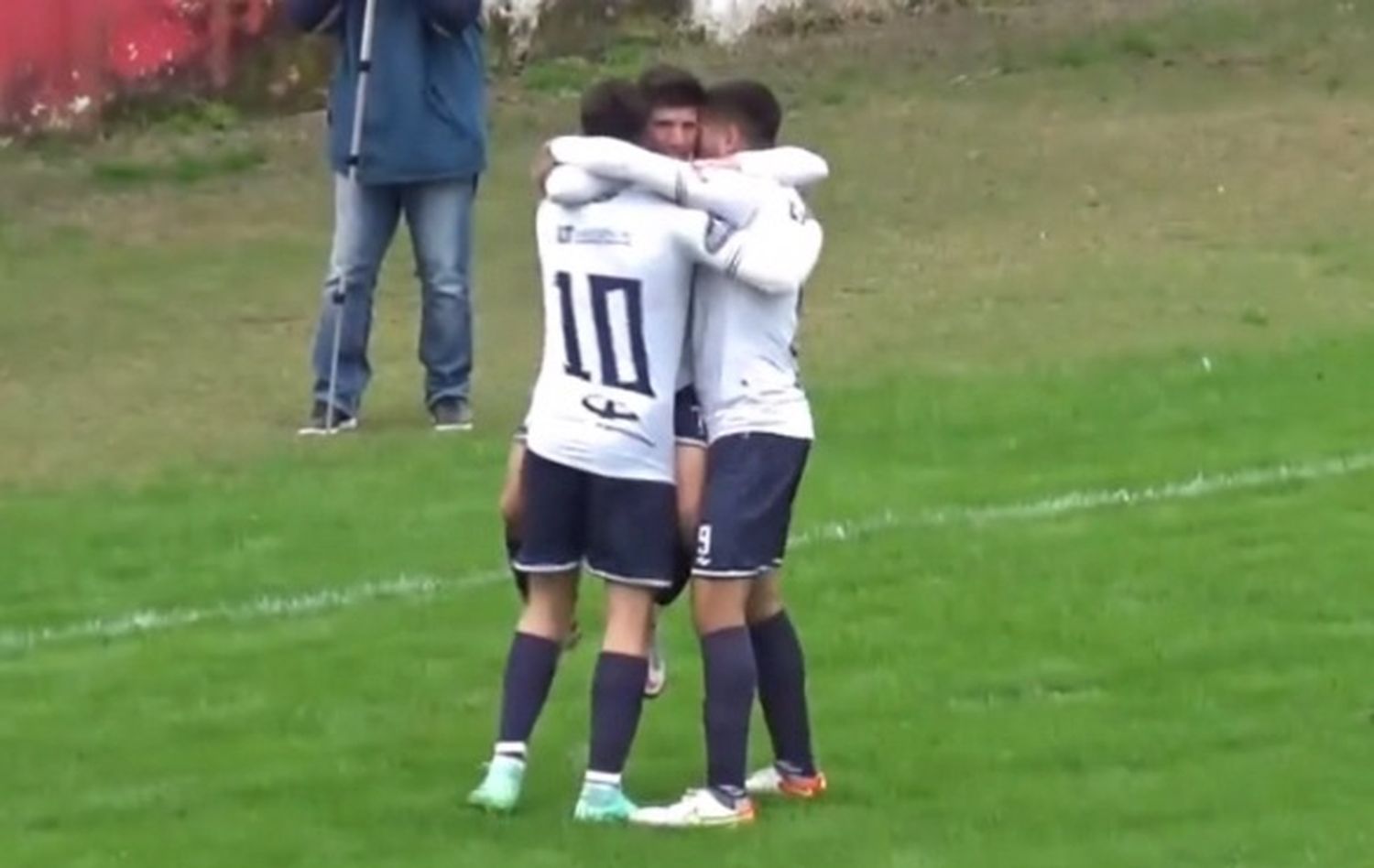 Un empate que dejó solo en el fondo al aurinegro