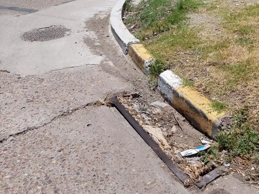 La vieja historia de los malos olores de calle Rivadavia