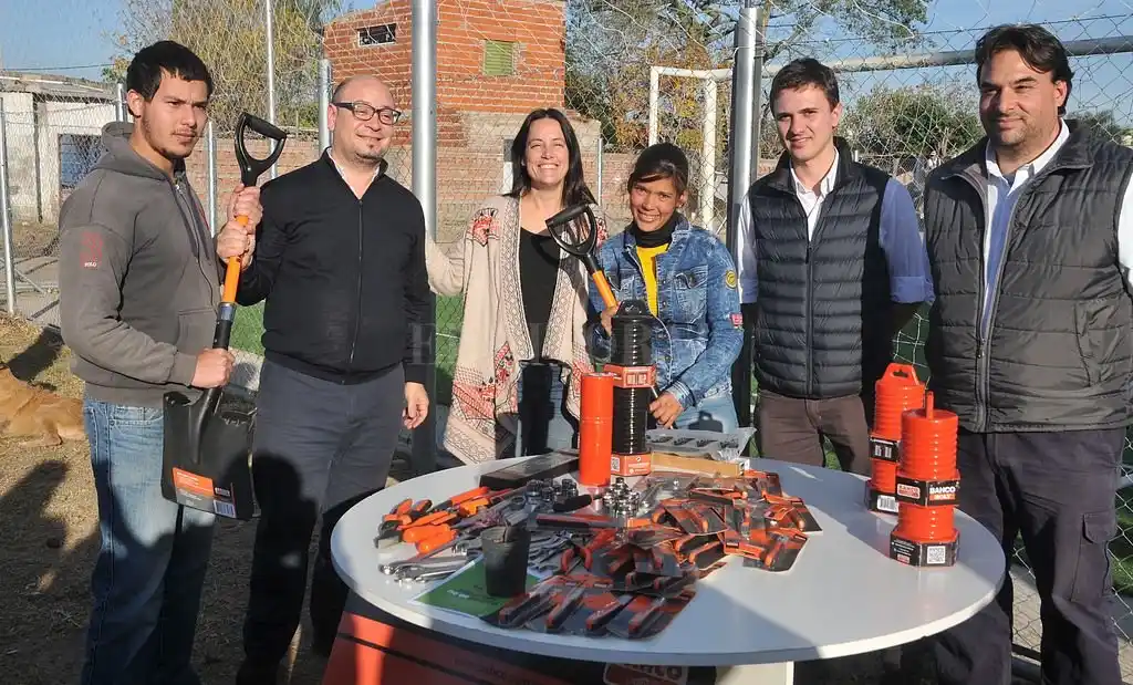 La empresa Bahco donó árboles y herramientas