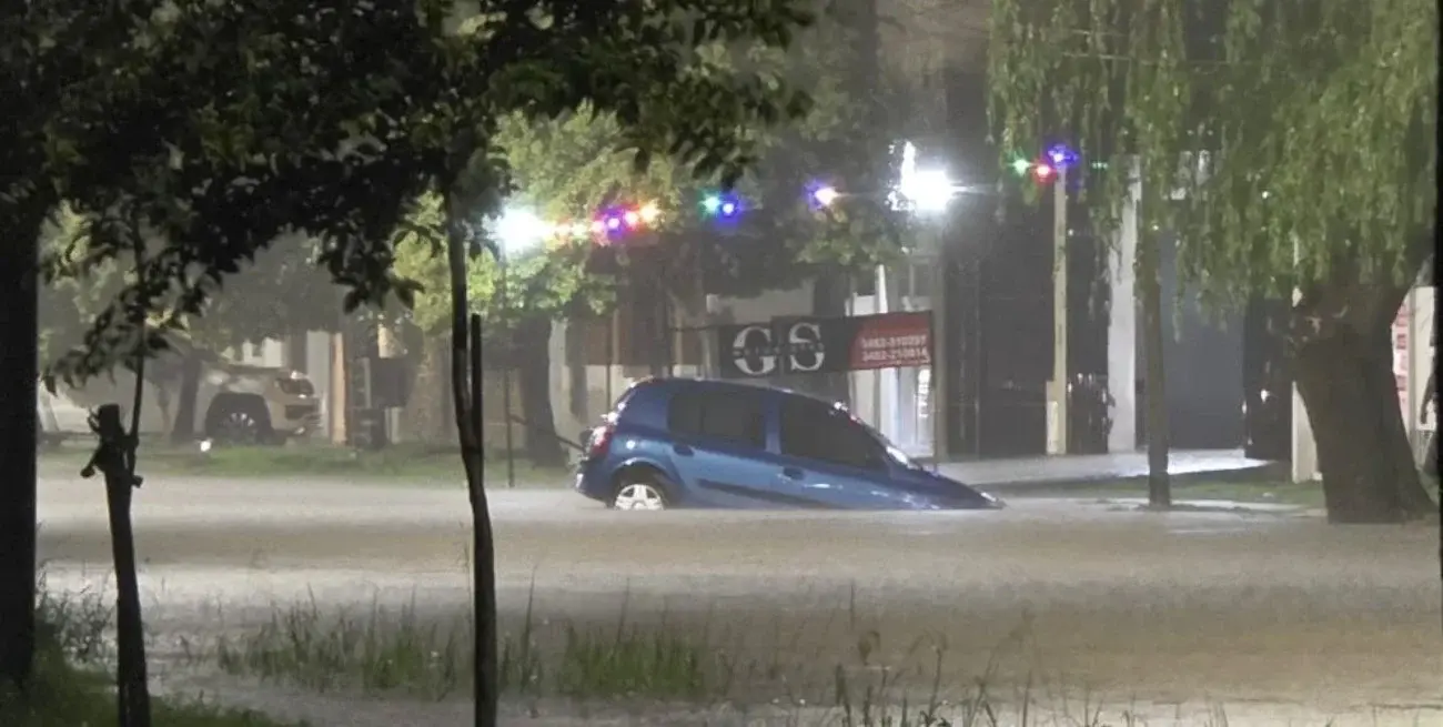 Temporal en Reconquista con 200 mm de lluvia: calles anegadas, evacuados y clases suspendidas