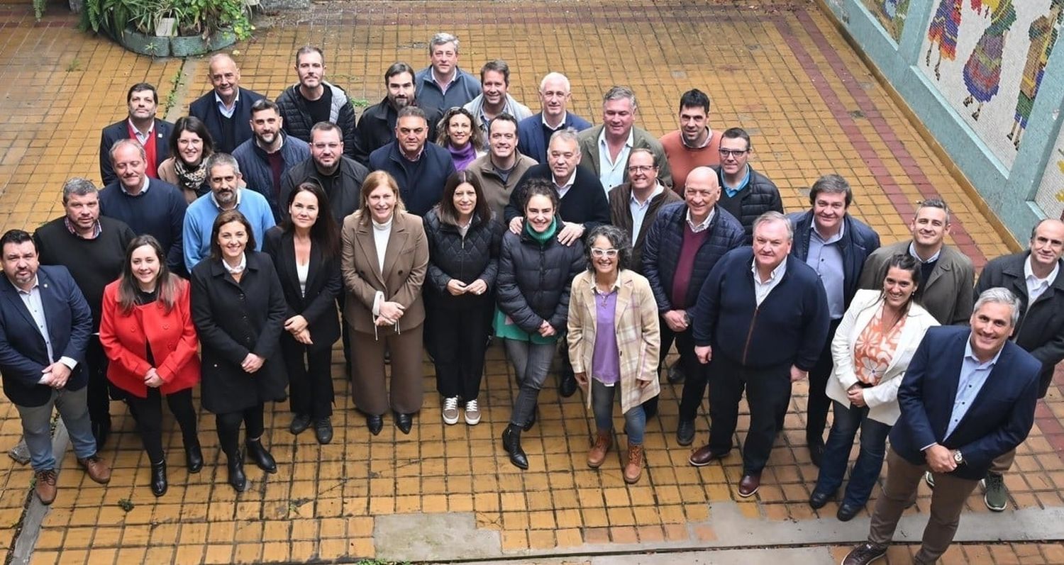 La foto en familia de los dirigentes de Unidos reunidos este martes en Rosario.