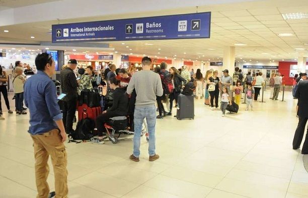 Una falla informática obligó a cancelar vuelos y afecta a miles de pasajeros