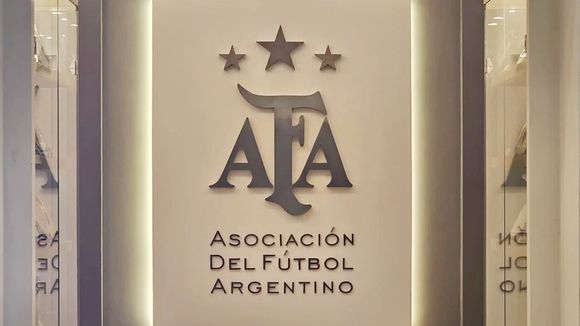 La AFA despidió a un árbitro por “atentar contra los valores del fútbol”