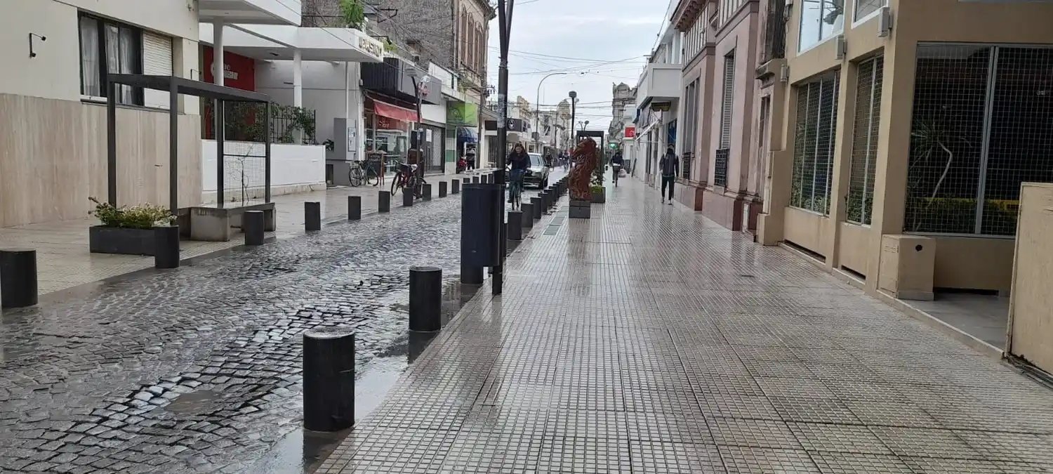 Las lluvias superan los  64 milímetros en la ciudad: el mal tiempo continuará hasta la noche