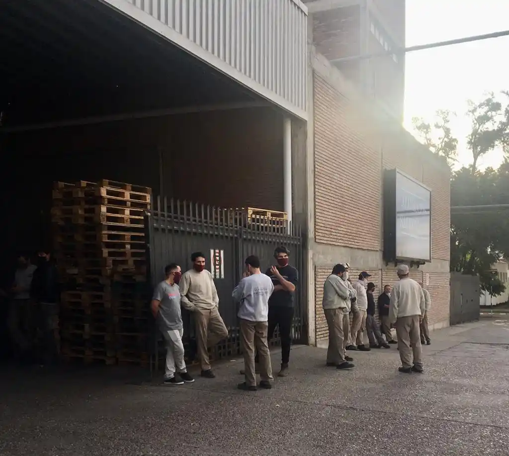 Asamblea de obreros por problemas de pago en Sagemuller