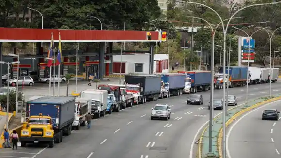 EXPERTO EXPLICA con peras y manzanas por qué no hay gasolina en Venezuela