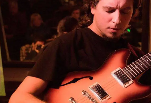 Música latinoamericana en la Biblioteca de Quequén