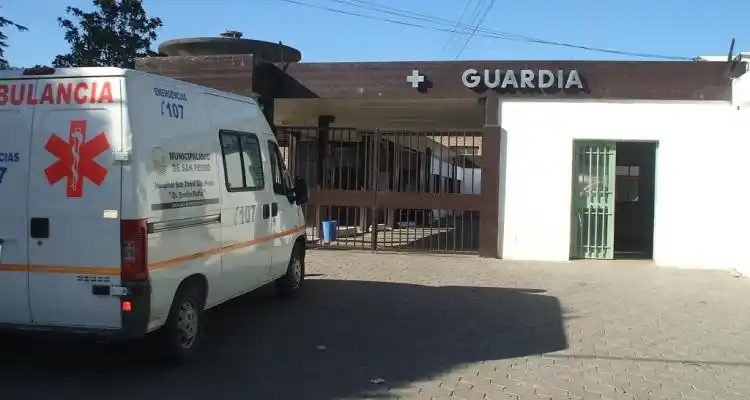 Pelea en el Hospital, habló la mujer que acompañaba al policía