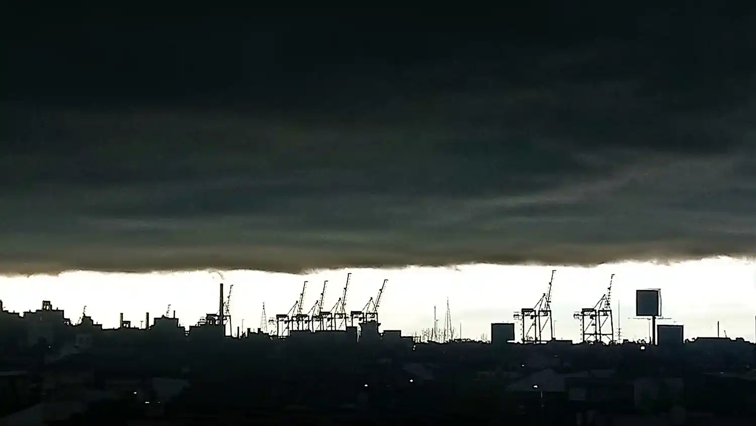 Temporal y alerta en Provincia: De repente se hizo de "noche" y complicó más el panorama