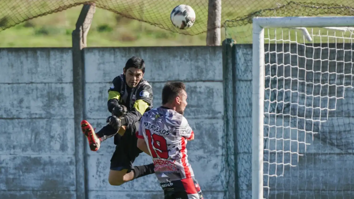 Mataderos eliminó a Del Valle por penales para avanzar a la final