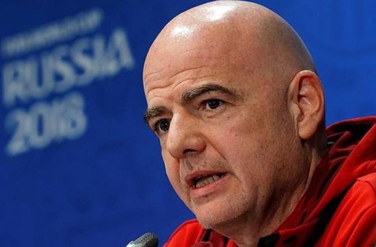El titular de la FIFA defendió a Messi y lamentó la ausencia de Macri