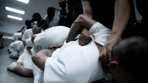 «LA SAYONA» ES LA CULPABLE: Maduro responsabiliza a María Corina deportación de venezolanos a El Salvador