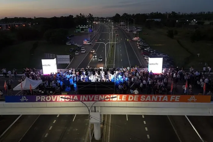 Inauguración del tercer carril de la autopista Santa Fe - Rosario.