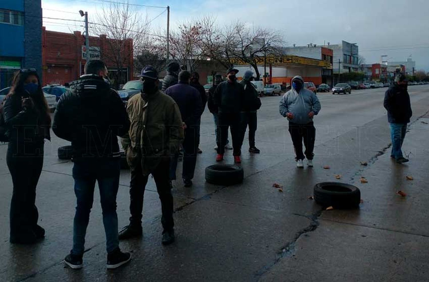 Choripaneros cortan una mano de la avenida Juan B. Justo