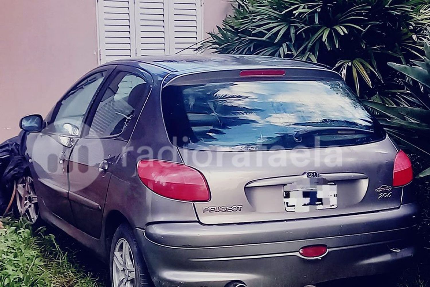 Se separaron y no tuvo mejor idea que robarle el auto a su ex