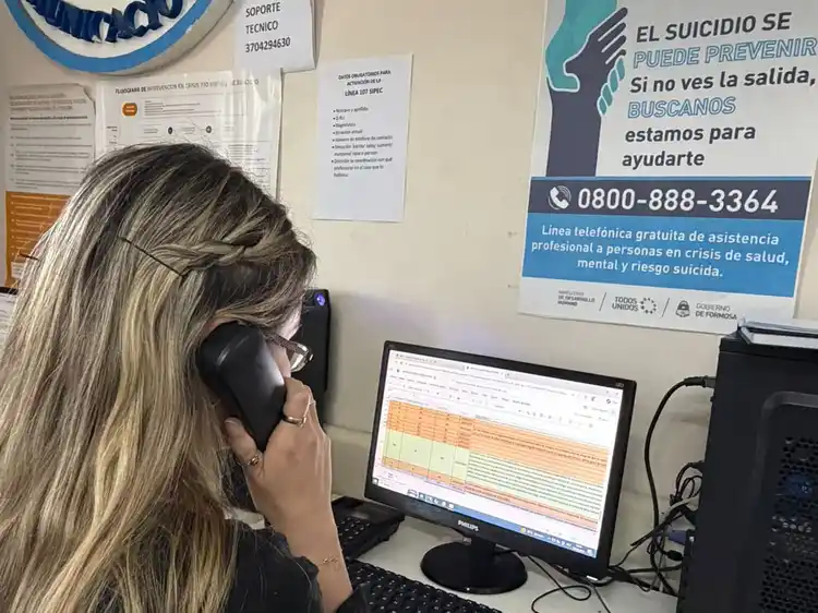 La línea 0800-888-3364 atiende las 24 horas para la prevención del suicidio