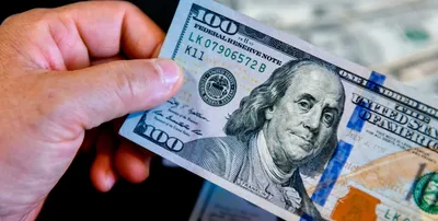 El lunes cerró con el dólar blue en baja y el oficial estable