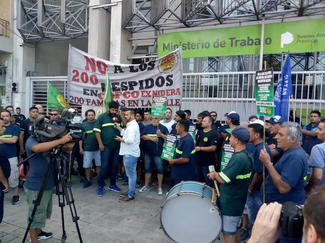 Trabajadores de Cofco se movilizaron para evitar el cierre de la planta de Valentín Alsina