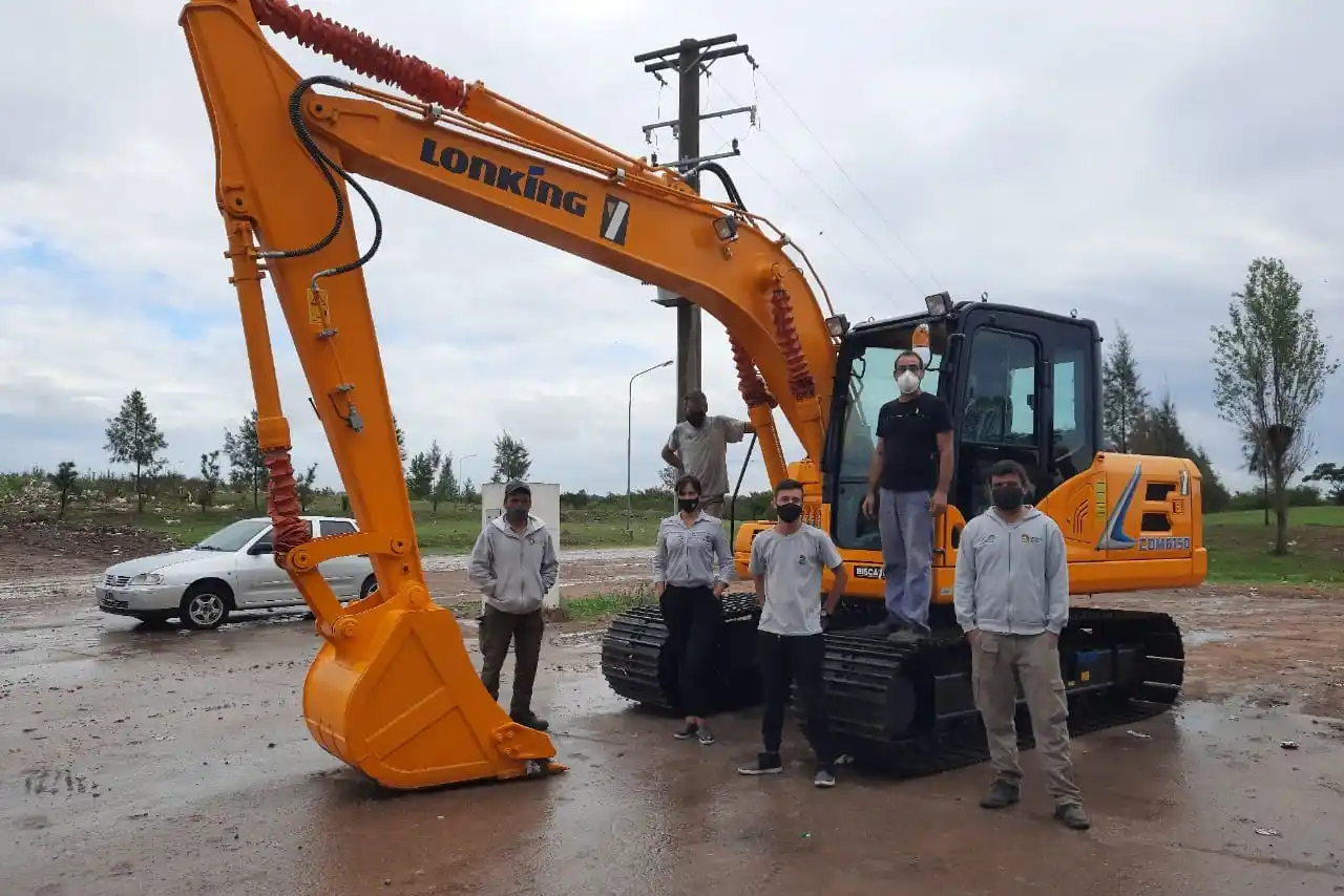 Separación de residuos: el Ecoparque recibió una retroexcavadora 