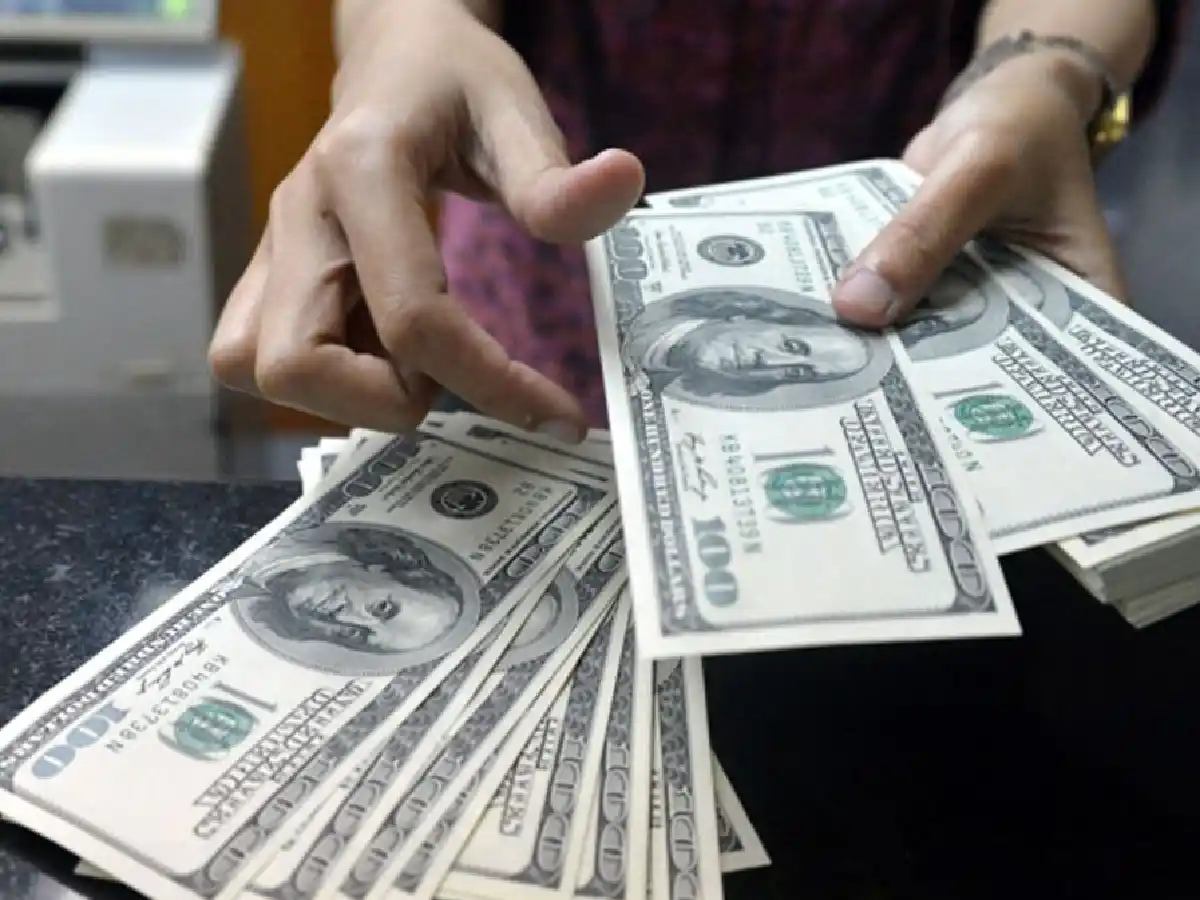 El dólar blue se mantiene en los niveles más bajos de los últimos cinco meses