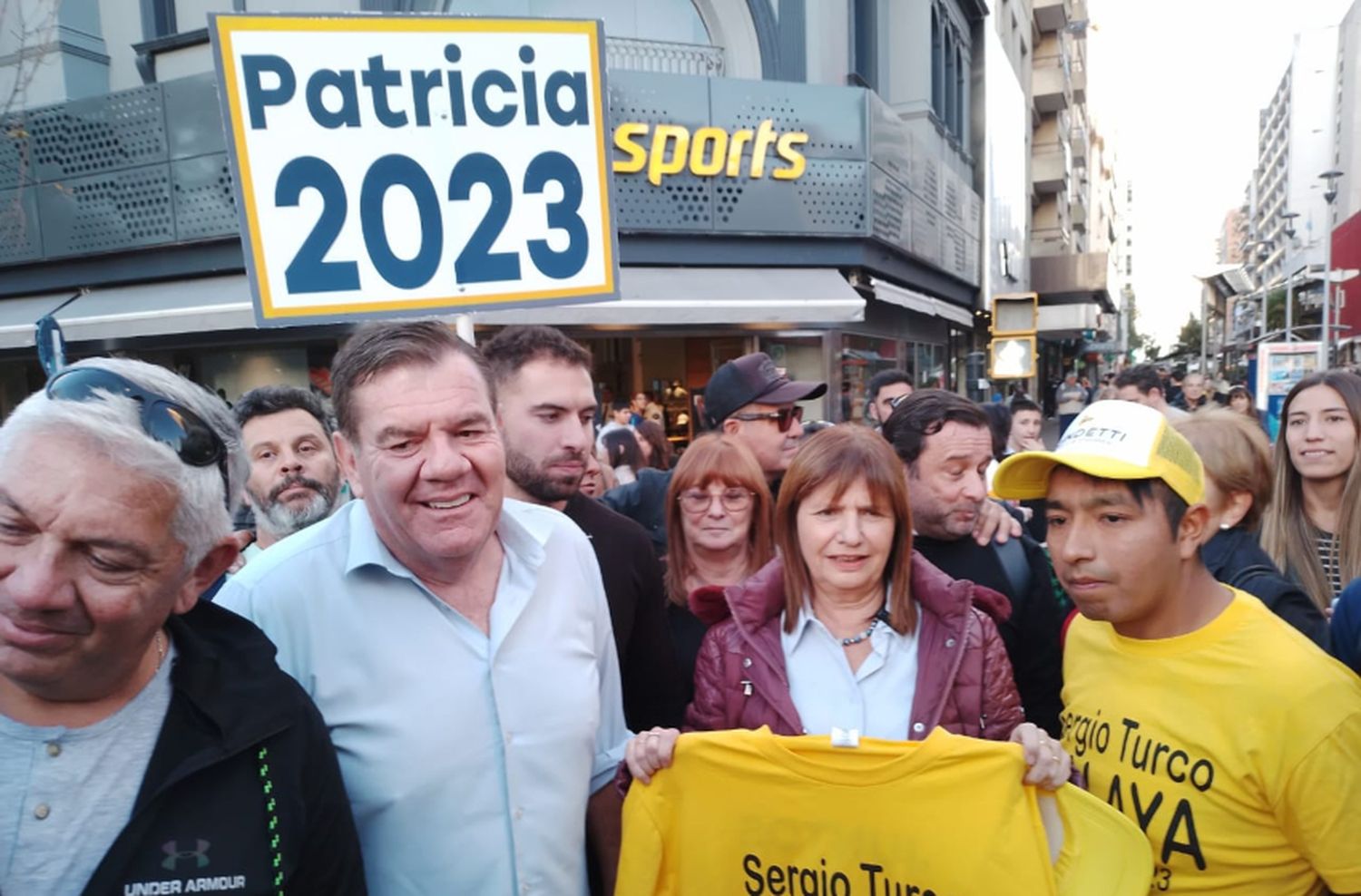 Cruzan a Bullrich por sus dichos en Mar del Plata: "Apoyamos a un concejal oficialista amenazado y ellos suben el tono de violencia"