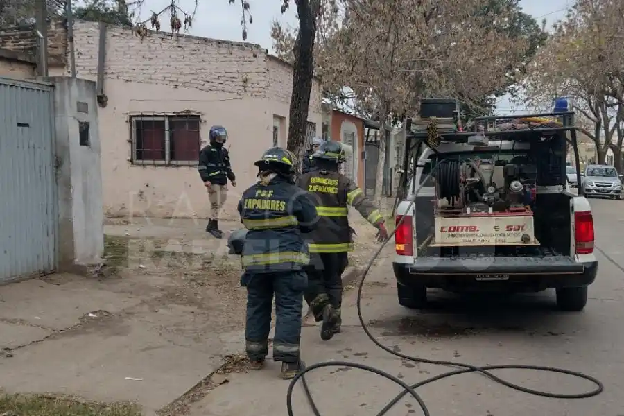 Susto en barrio Guillermo Lehmann por una columna de humo: tuvieron que intervenir los bomberos