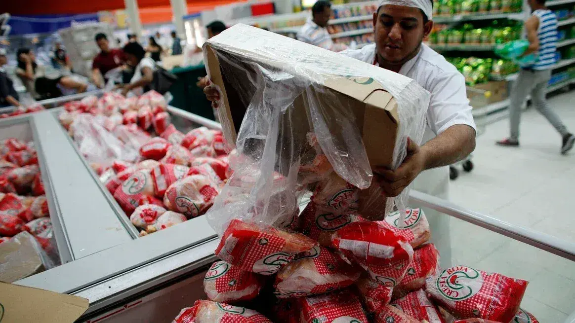 El consumo de pollo superó por primera vez al de carne vacuna en Argentina