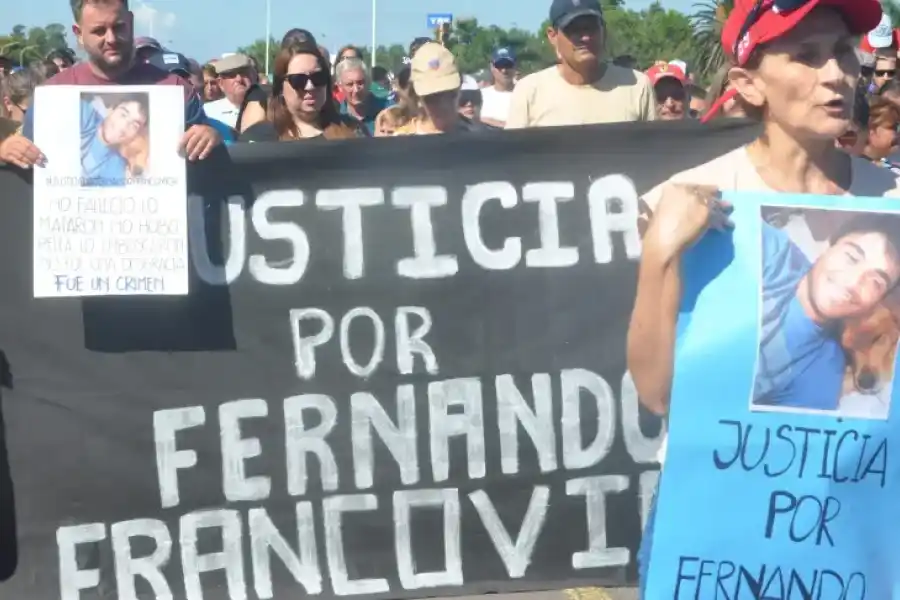 Villa Ocampo: Más de dos mil personas pidieron justicia por el crimen de un camionero