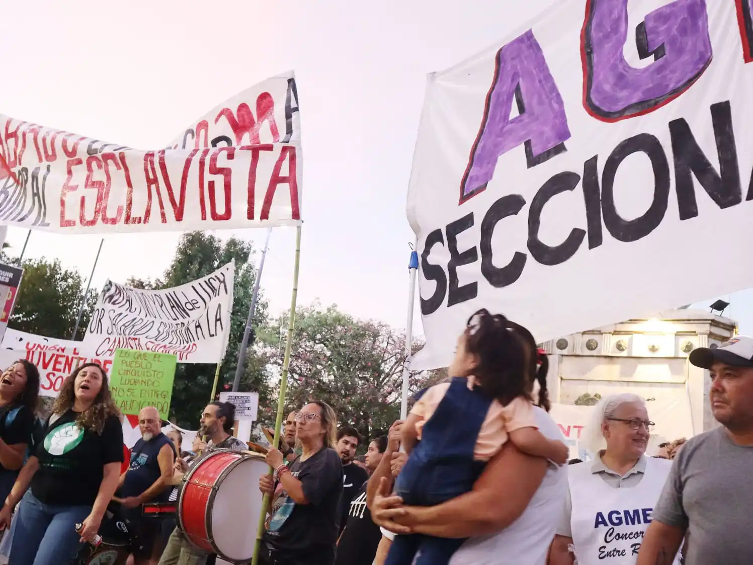 Concordia se sumó al paro nacional con movilización por el centro de la ciudad