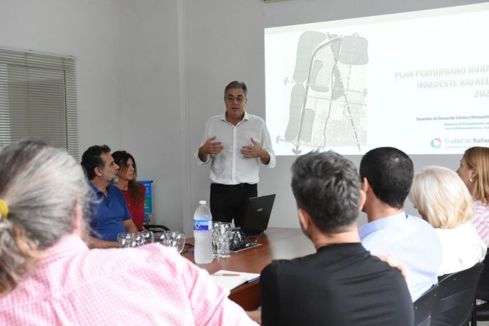Luis Castellano y su equipo presentó los avances del proyecto de ordenanza sobre el Plan Periurbano Rural Noroeste Rafaela.