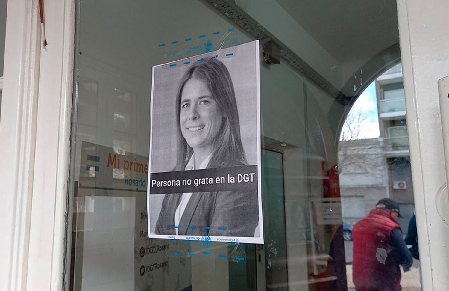 Mediante carteles, las oficinas de Tránsito declararon «persona no grata» a la funcionaria municipal que denunció corrupción