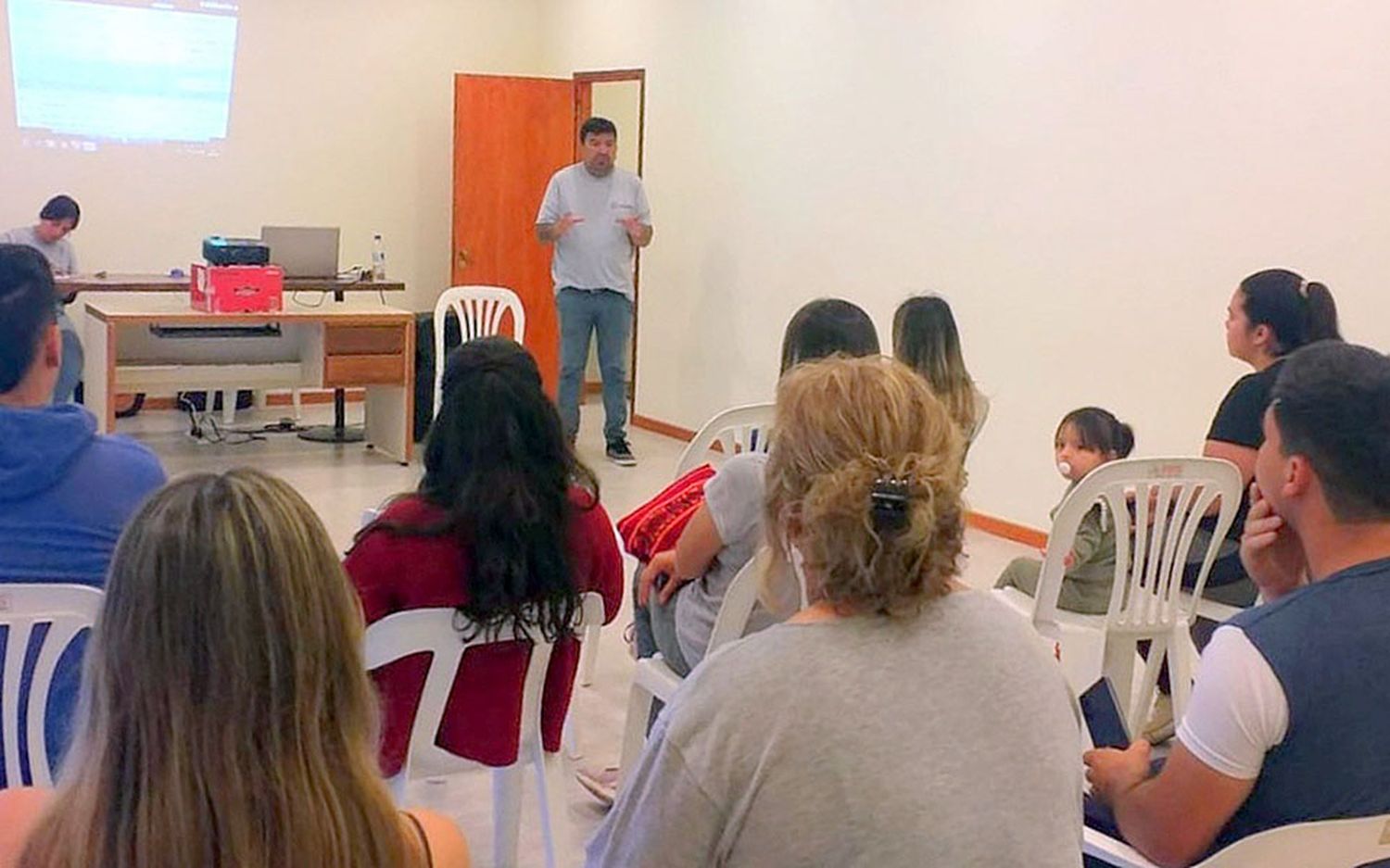 Charla para aspirantes a obtener la primera licencia de conducir