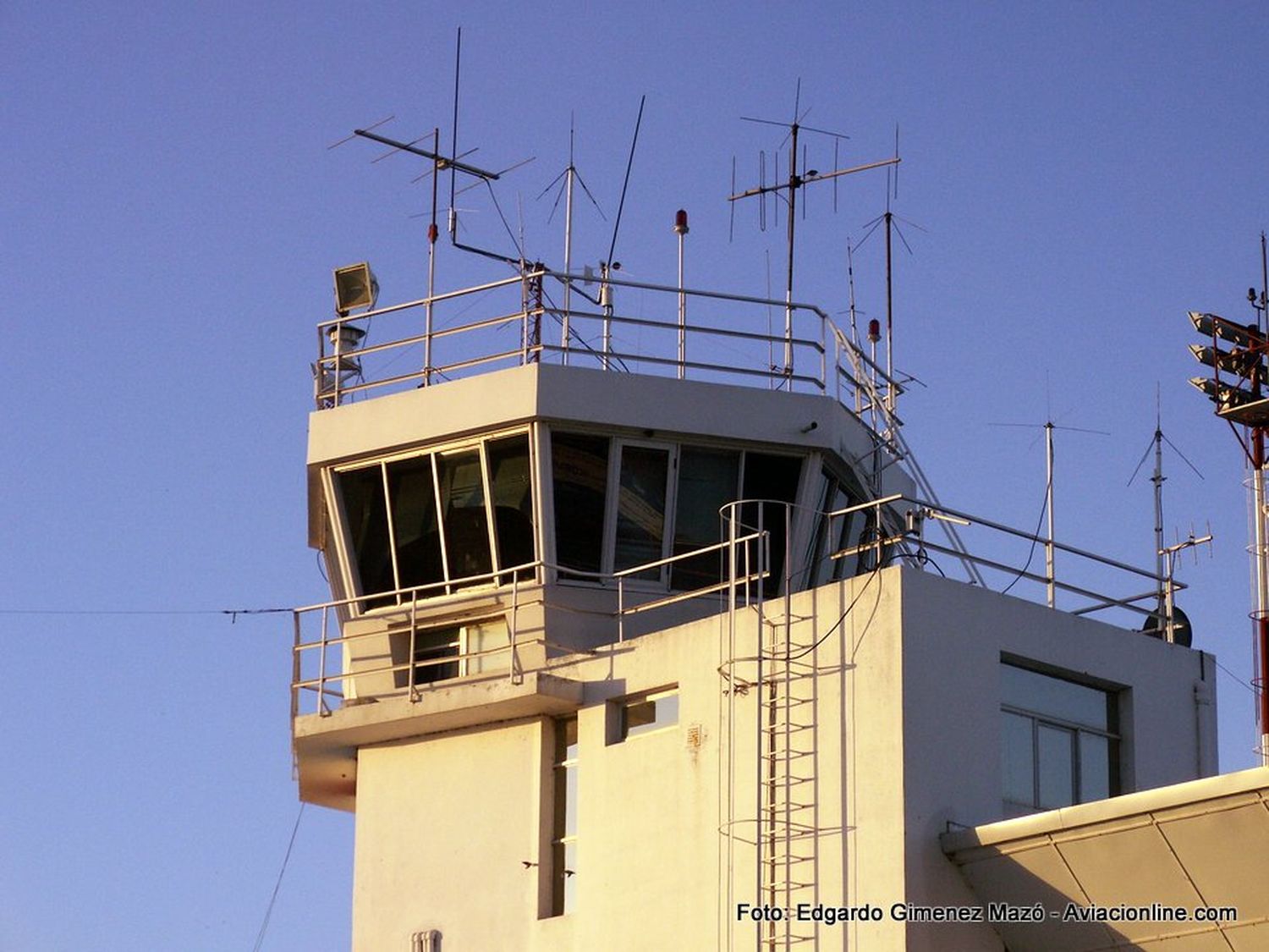 La reapertura del aeropuerto de Santa Fe debe esperar: saltó la térmica del ILS