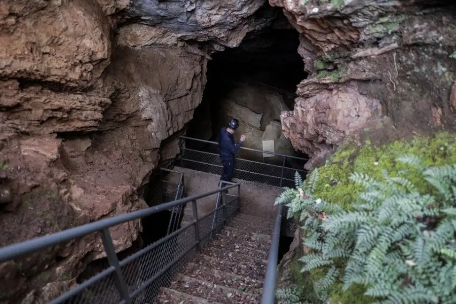 Gran hallazgo: descubrieron las tumbas más antiguas de la prehistoria, al menos 100 mil años anteriores al Homo Sapiens
