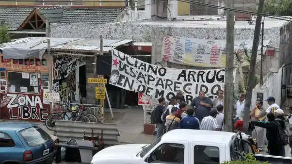 La Matanza: Familiares de Luciano Arruga realizan escrache radial frente a la Municipalidad