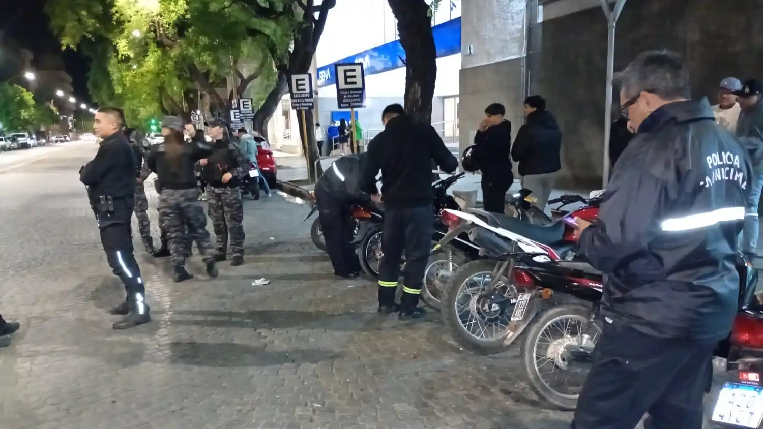 Retienen 35 motos y 2 autos en operativo de control