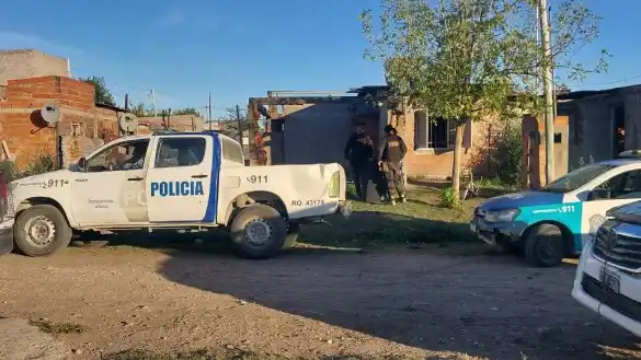 Uno de los allanamientos. Realizados por policías horas después del feroz crimen